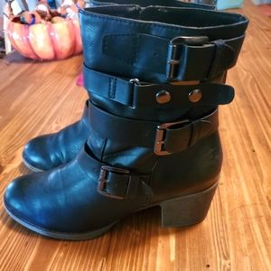 Women's black boots size 9